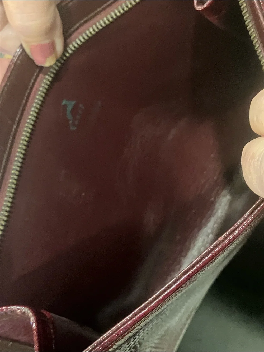 Vintage embossed alligator Koret Burgundy Leather Wristlet Clutch. 🥰🌺